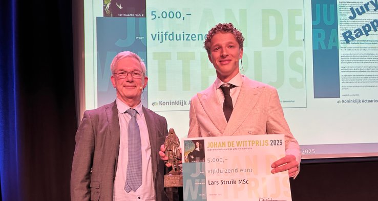 Lars Struik winnaar Johan de Witt prijs 2025 – geavanceerde modelleertechnieken  van welvaartseffecten in het nieuwe pensioenstelsel